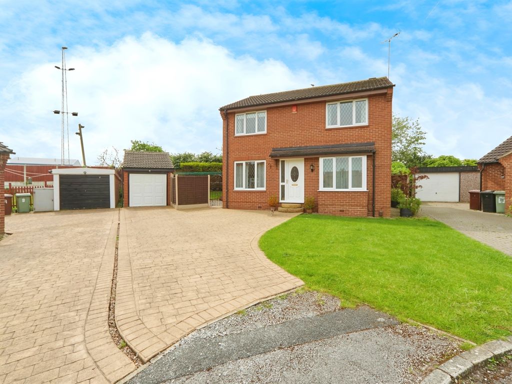 4 bed detached house for sale in Bransby Close, Farsley, Pudsey LS28, £425,000 Zoopla