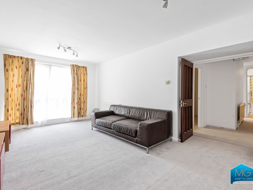 2 bed flat to rent in Nigel Court, Seymour Road, Finchley N3, £1,800