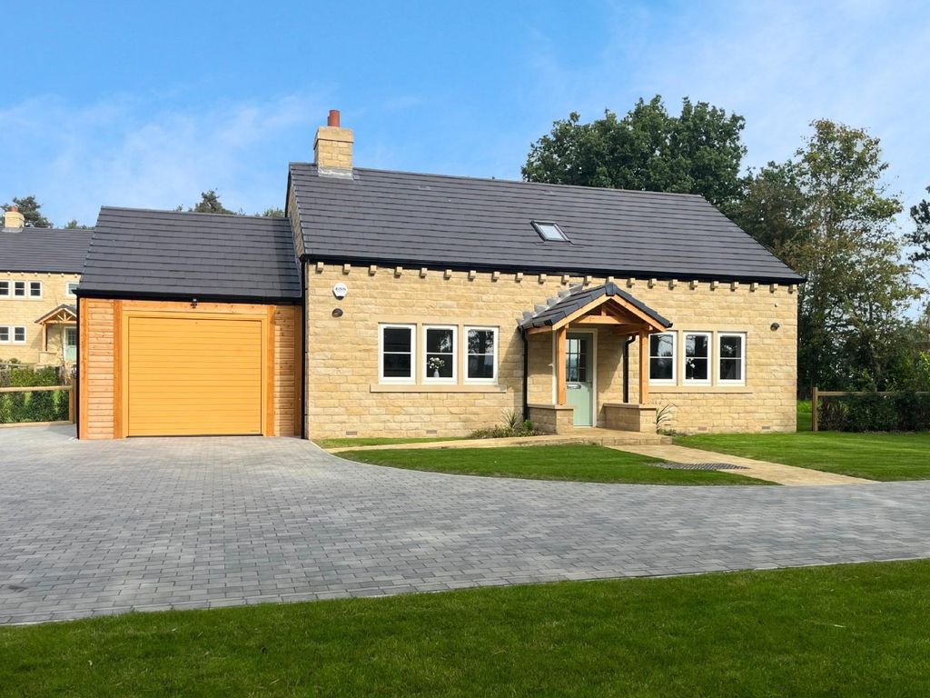 New home, 3 bed detached house for sale in Wharfedale Gardens, Weeton