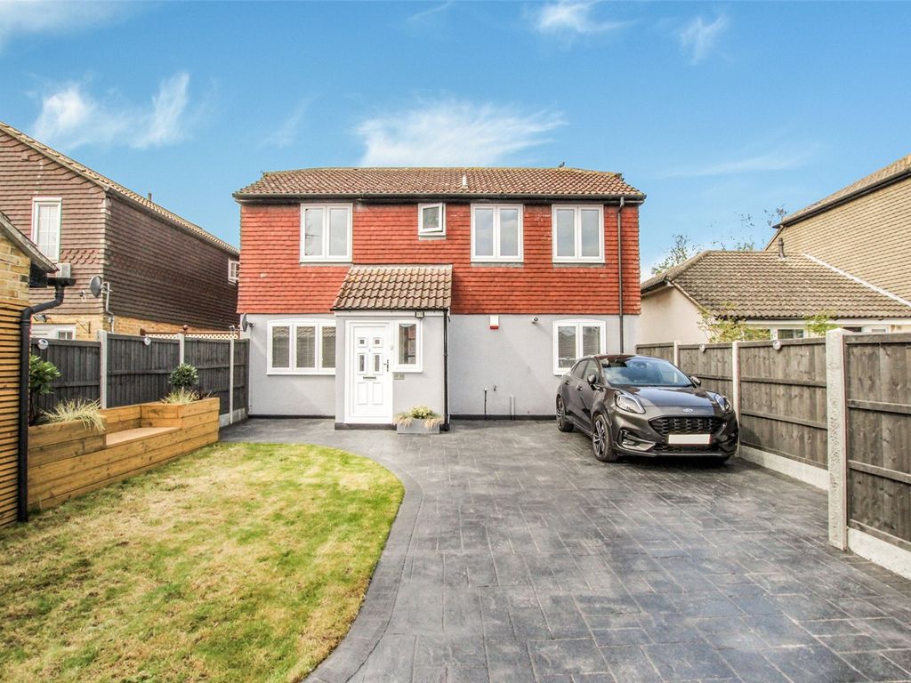 2 bed linkdetached house for sale in Hampstead Close, Thamesmead SE28