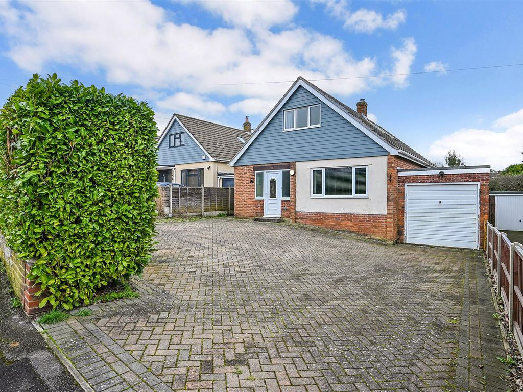 4 bed detached house for sale in Hawthorn Road, Clanfield