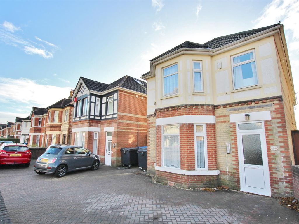Studio to rent in Ashley Road, Parkstone, Poole BH14, £750 pcm Zoopla
