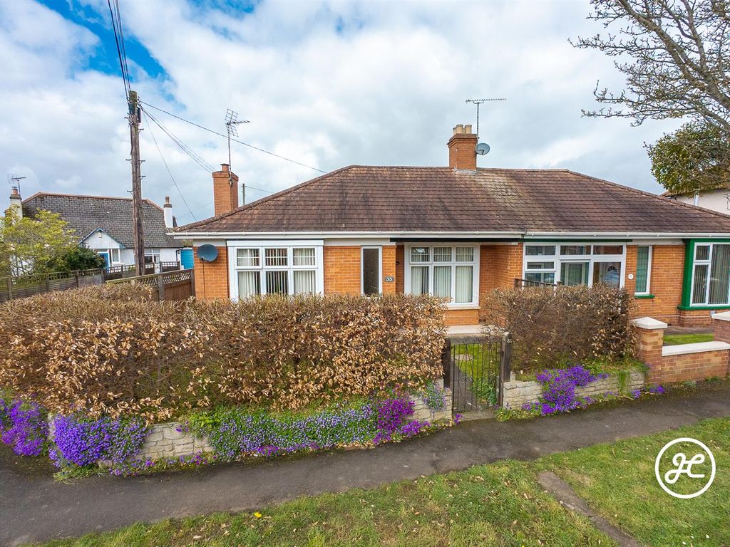 2 bed semidetached bungalow for sale in Greenway Crescent, Taunton TA2