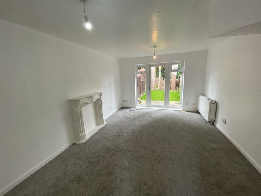 2 bed terraced house to rent in St. Andrews Close, Paddock Wood