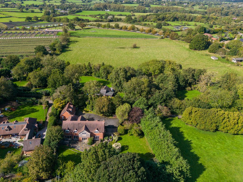 7 bed detached house for sale in Kington Lane, Claverdon, Warwick