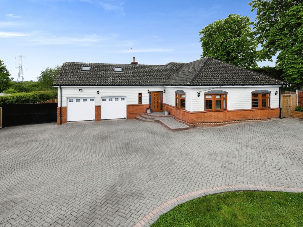 3 bed bungalow for sale in Hawk Hill, Battlesbridge, Wickford, Essex