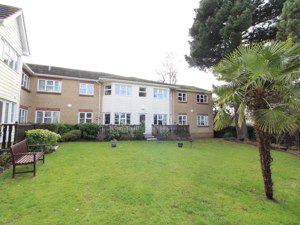 2 bed flat to rent in Oak Lodge, Southend Road, Hockley SS5 Zoopla