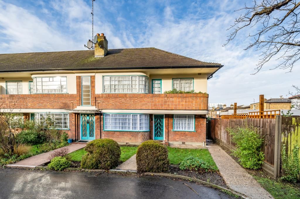 2 bed flat to rent in Glenhill Close, Finchley N3, £1,750 pcm Zoopla