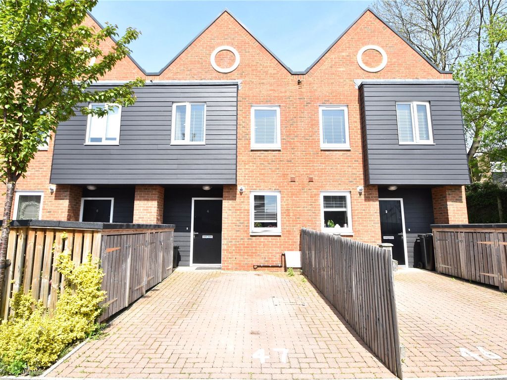 2 bed terraced house for sale in Caxton Close, Edenrbidge, Kent TN8