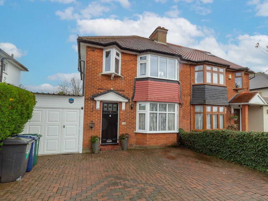 3 bed semidetached house for sale in Ellesmere Avenue, London NW7, £