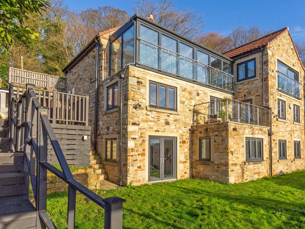 6 bed detached house for sale in Beckfield Lane, Fairburn, North