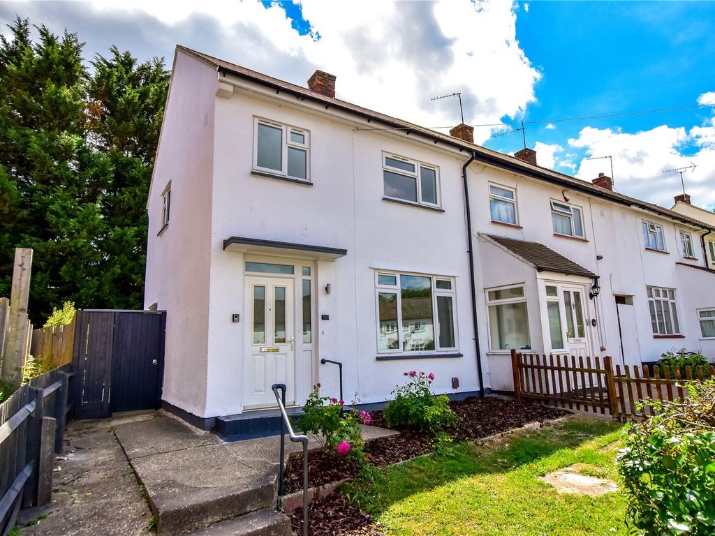 3 bed end terrace house for sale in Ballater Close, Watford