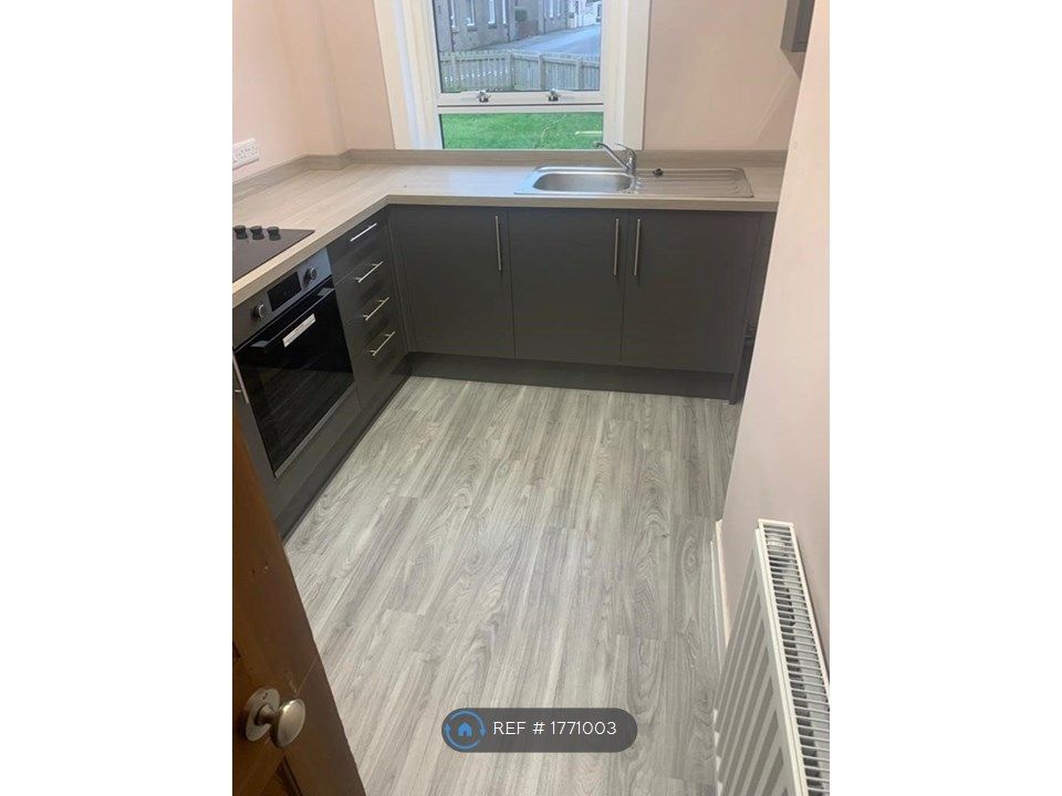 2 bed flat to rent in Maxwell Street, Girvan KA26, £525 pcm Zoopla