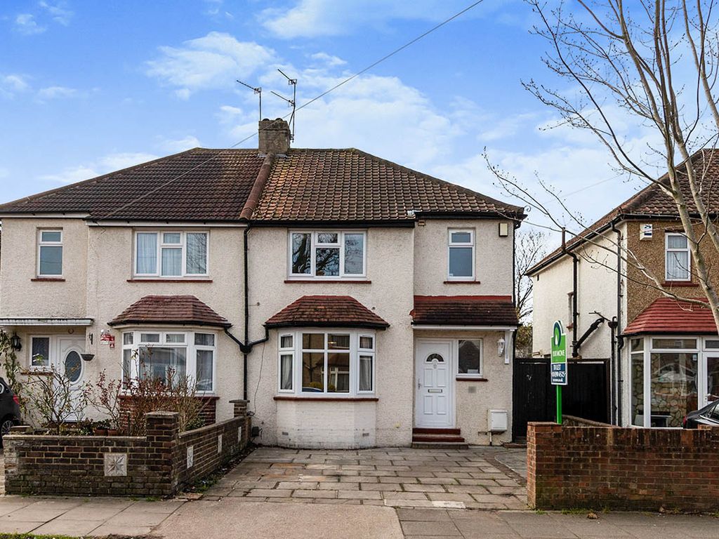 4 bed semidetached house to rent in Hamilton Avenue, Surbiton KT6 Zoopla