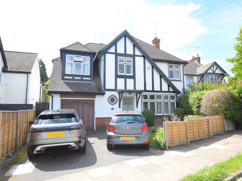 4 bed detached house to rent in Flora Grove, St Albans AL1 Zoopla