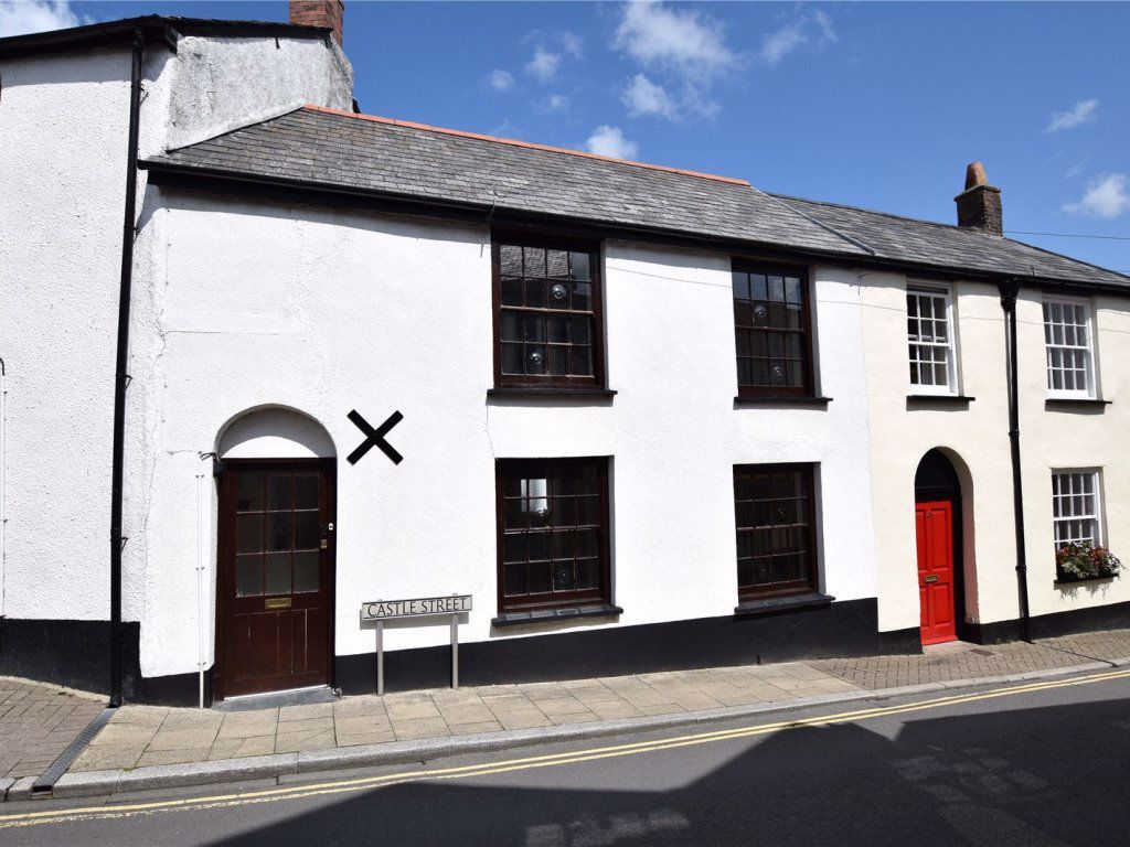 2 bed detached house to rent in Castle Street, Great Torrington, Devon