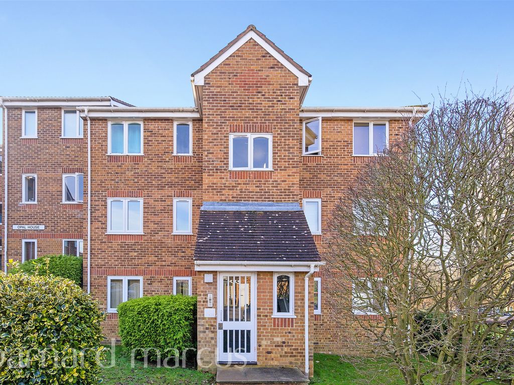1 bed flat for sale in Percy Gardens, Old Malden, Worcester Park KT4