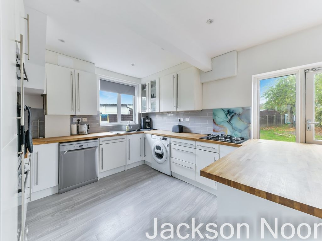 3 bed semidetached house for sale in Curtis Road, Ewell KT19, £550,000