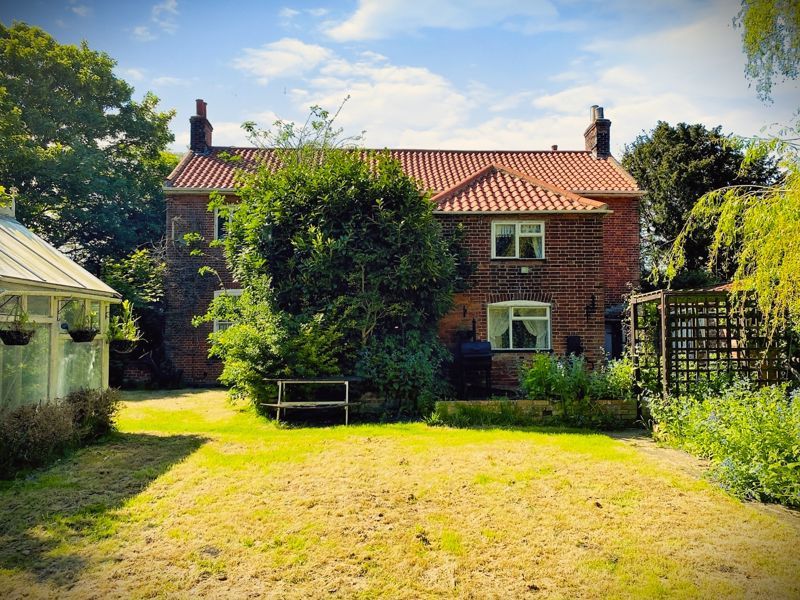 6 bed detached house for sale in Whitton Close, Oulton Broad, Lowestoft