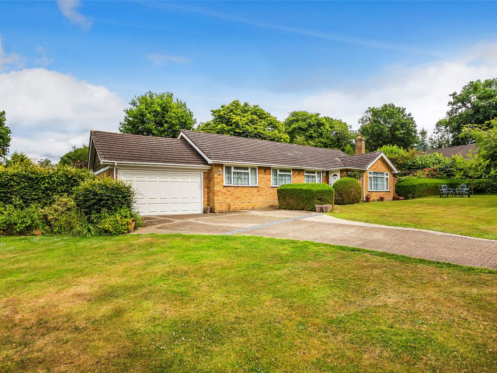 3 bed bungalow for sale in Headley Heath Approach, Tadworth, Surrey ...