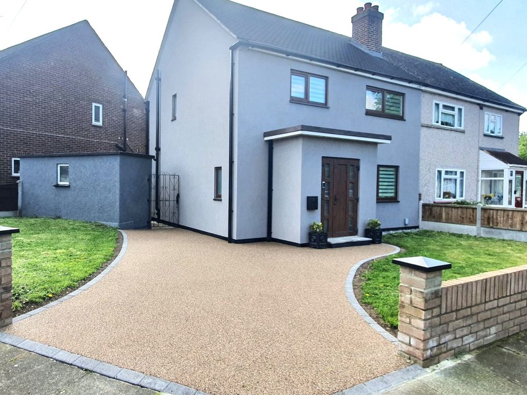3 bed semidetached house for sale in New Zealand Way, Rainham RM13, £