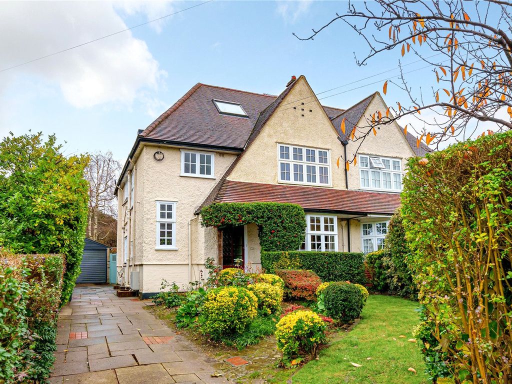 5 bed semidetached house for sale in Queens Road, EN5, £