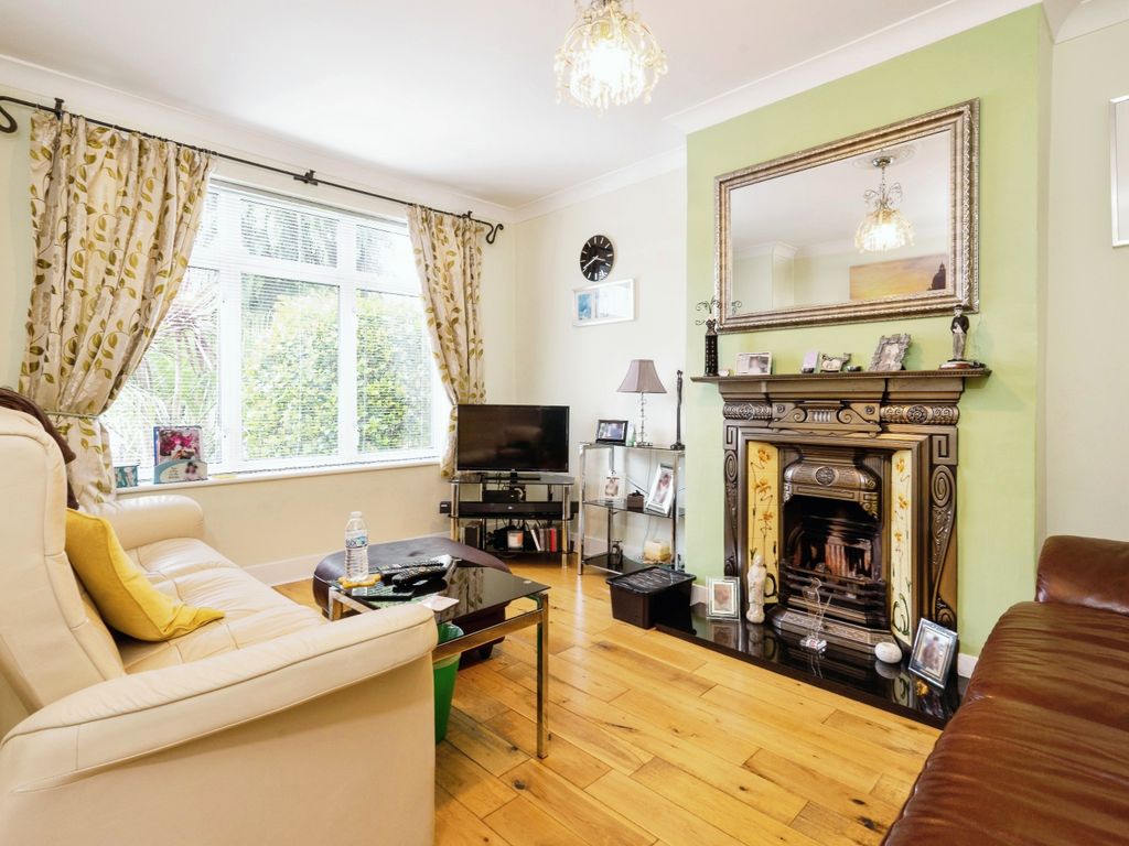 3 bed semidetached house for sale in Littledale, London SE2, £450,000