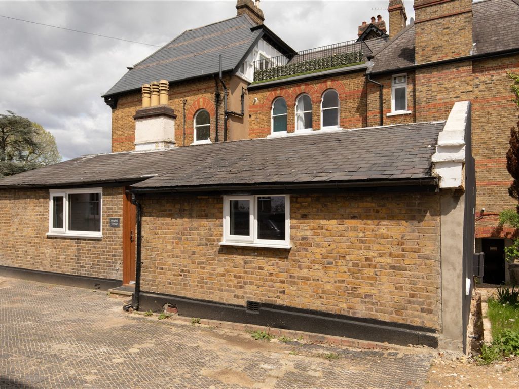 2 bed bungalow to rent in Kingswood Road, Bromley BR2 Zoopla