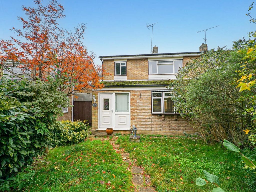 3 Bed Semi Detached House For Sale In Brookside Walk Leighton Buzzard