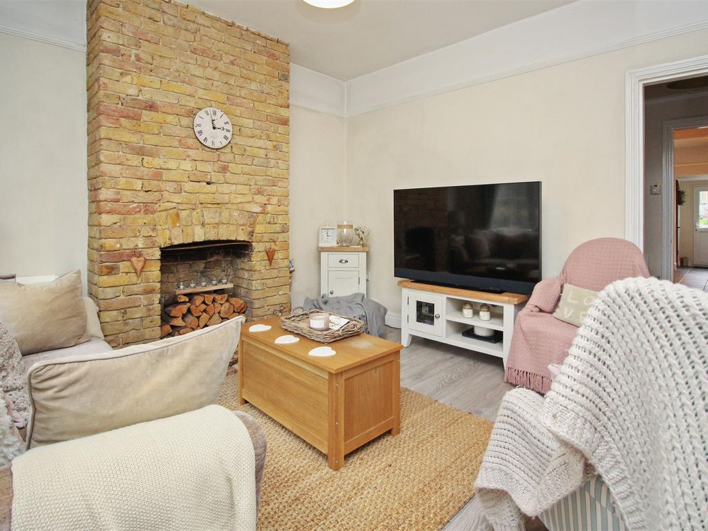 2 bed semidetached house to rent in Sturry Hill, Sturry, Canterbury