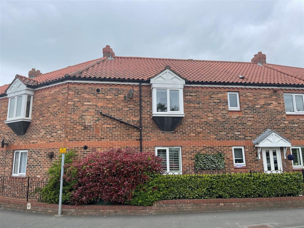 2 bed flat for sale in The Balk, Pocklington, York YO42, £145,000 Zoopla