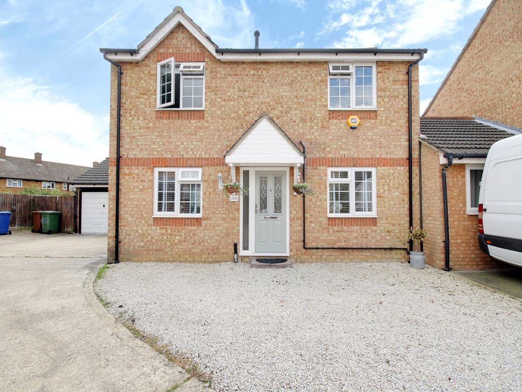 3 bed linkdetached house for sale in Danbury Crescent, South Ockendon