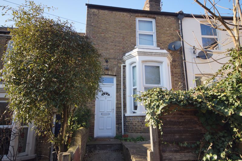 2 bed terraced house to rent in Castle Place, High HP13 Zoopla