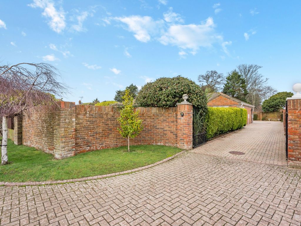 3 bed bungalow for sale in Colts Bay, Aldwick, West Sussex PO21 Zoopla