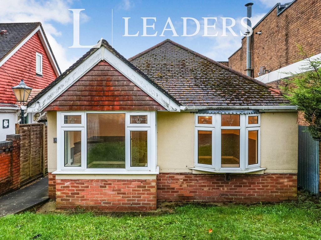 2 bed bungalow to rent in Newbolt Road, Cosham, Portsmouth PO6, £1,250