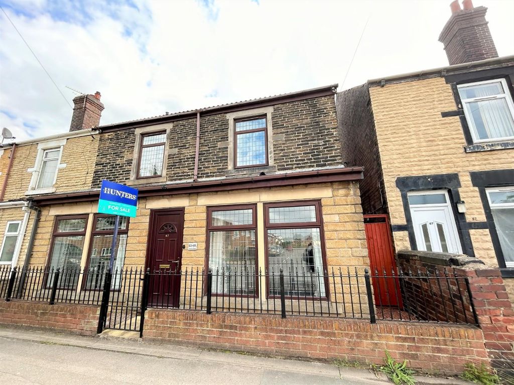 5 bed property for sale in Dearne Road, BoltonUponDearne, Rotherham
