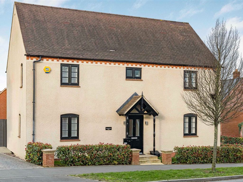4 bed detached house for sale in Poppyfields Way, Brackley NN13, £