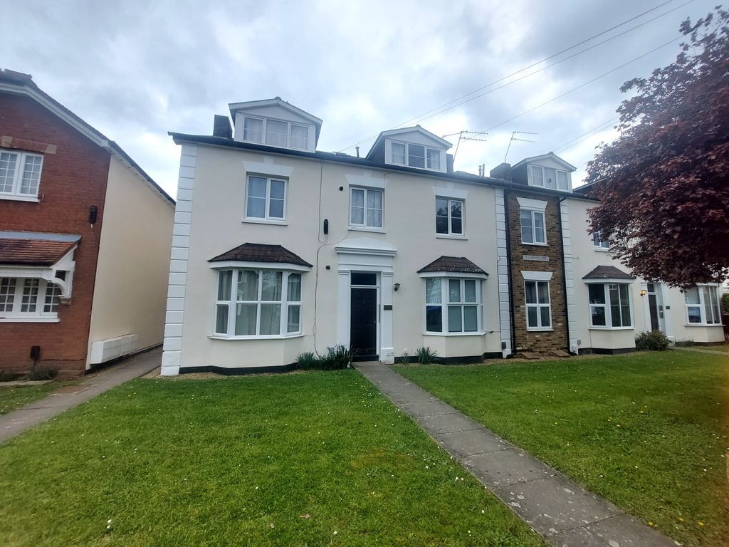 2 bed flat to rent in Gresham Road, Staines TW18 Zoopla