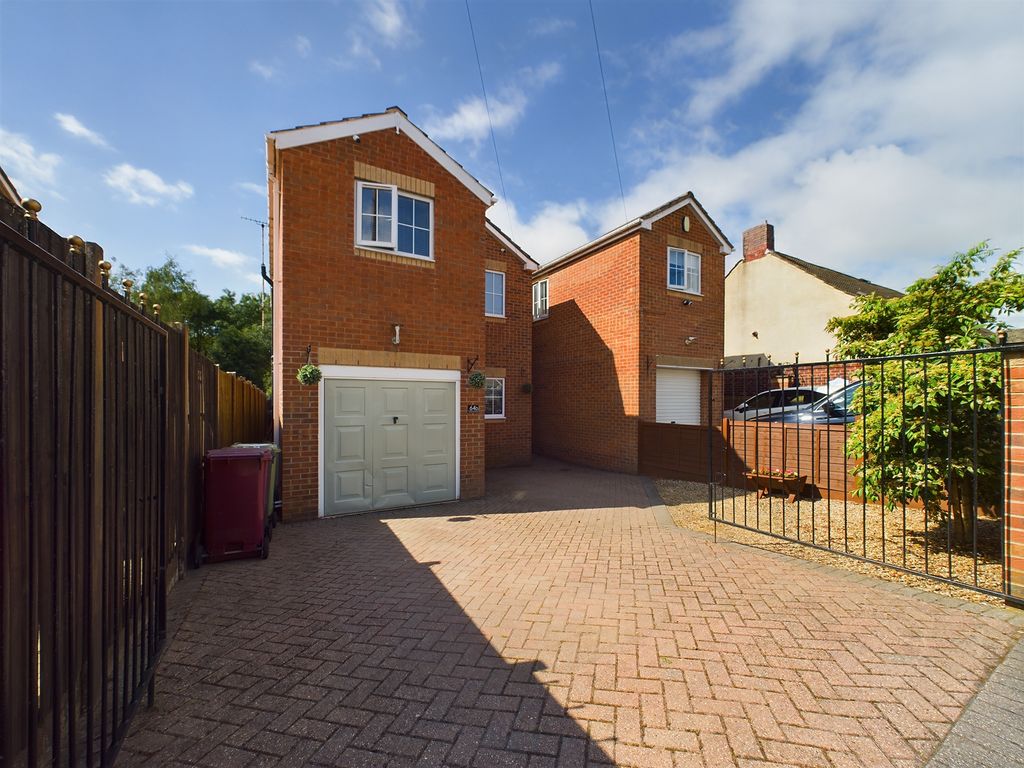 3 bed detached house for sale in Portland Street, Clowne, Chesterfield