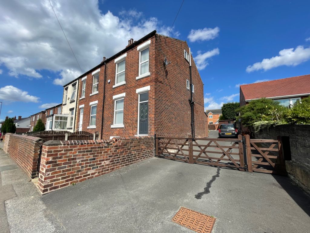 2 bed end terrace house for sale in Batley Road, Kirkhamgate, Wakefield
