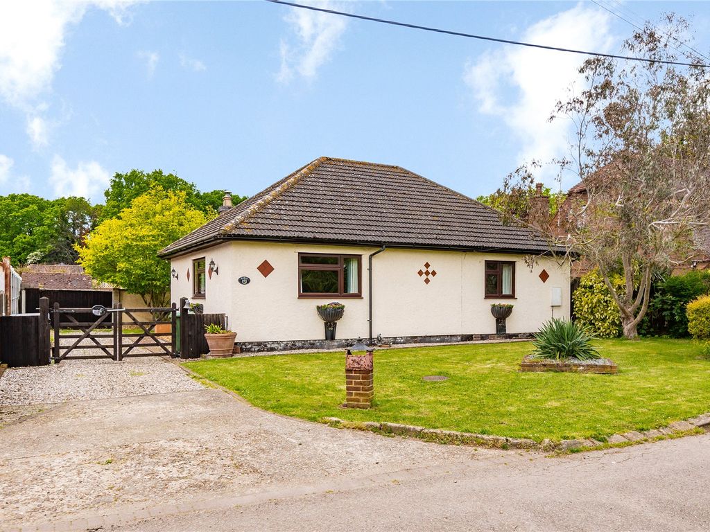 3 bed detached bungalow for sale in Christchurch Avenue, Wickford