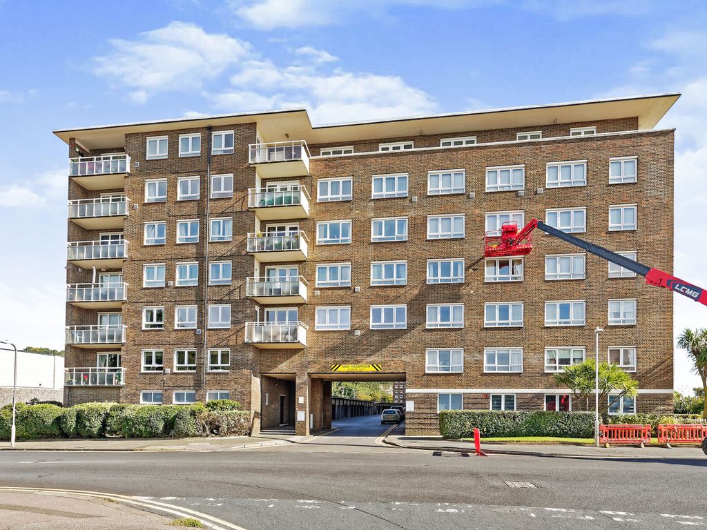 2 bed flat for sale in The Gateway, Dover CT16, £250,000 Zoopla