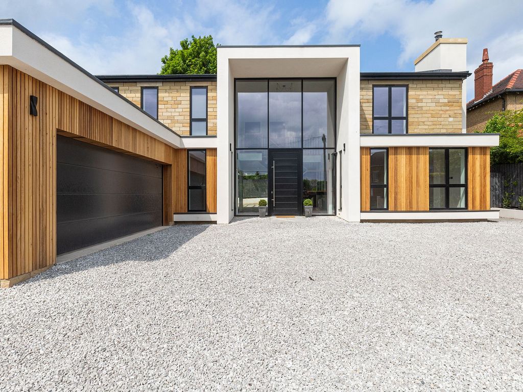 6 bed detached house for sale in Pumphouse Lane, Mirfield WF14, £