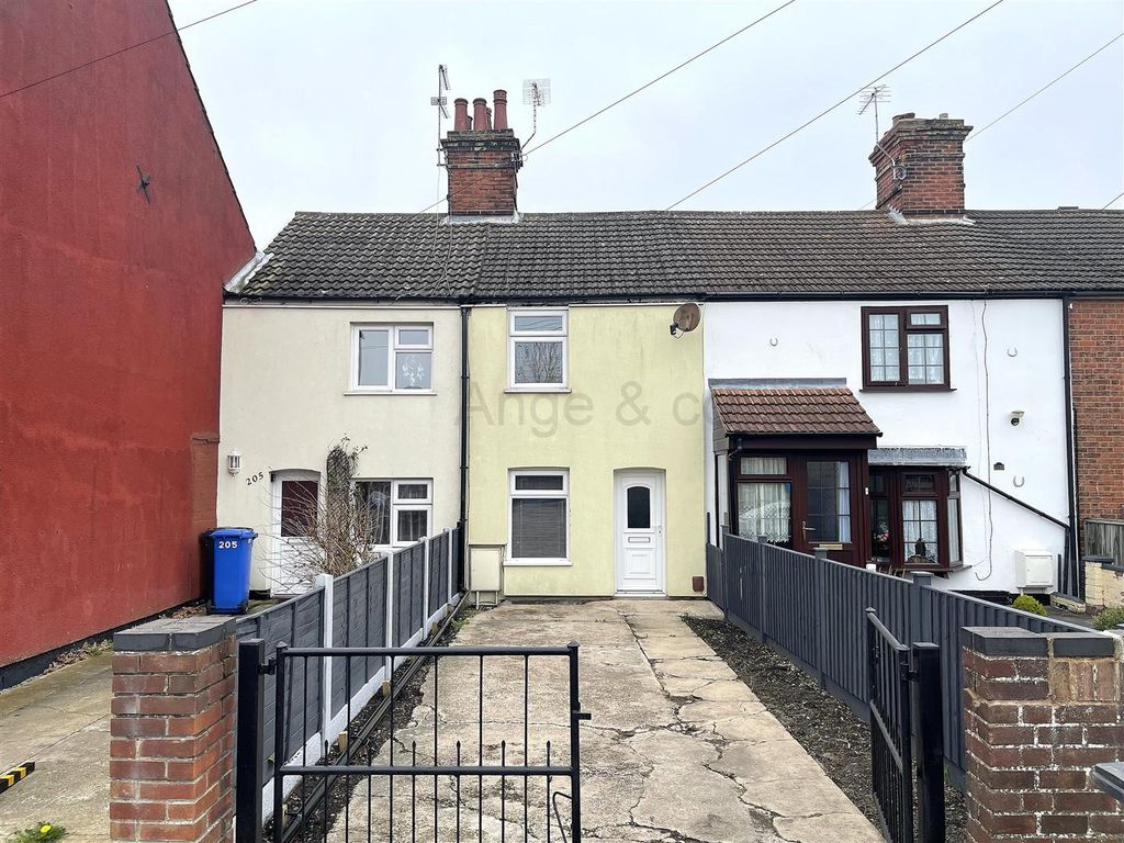 2 bed terraced house for sale in Clapham Road North, Lowestoft NR32