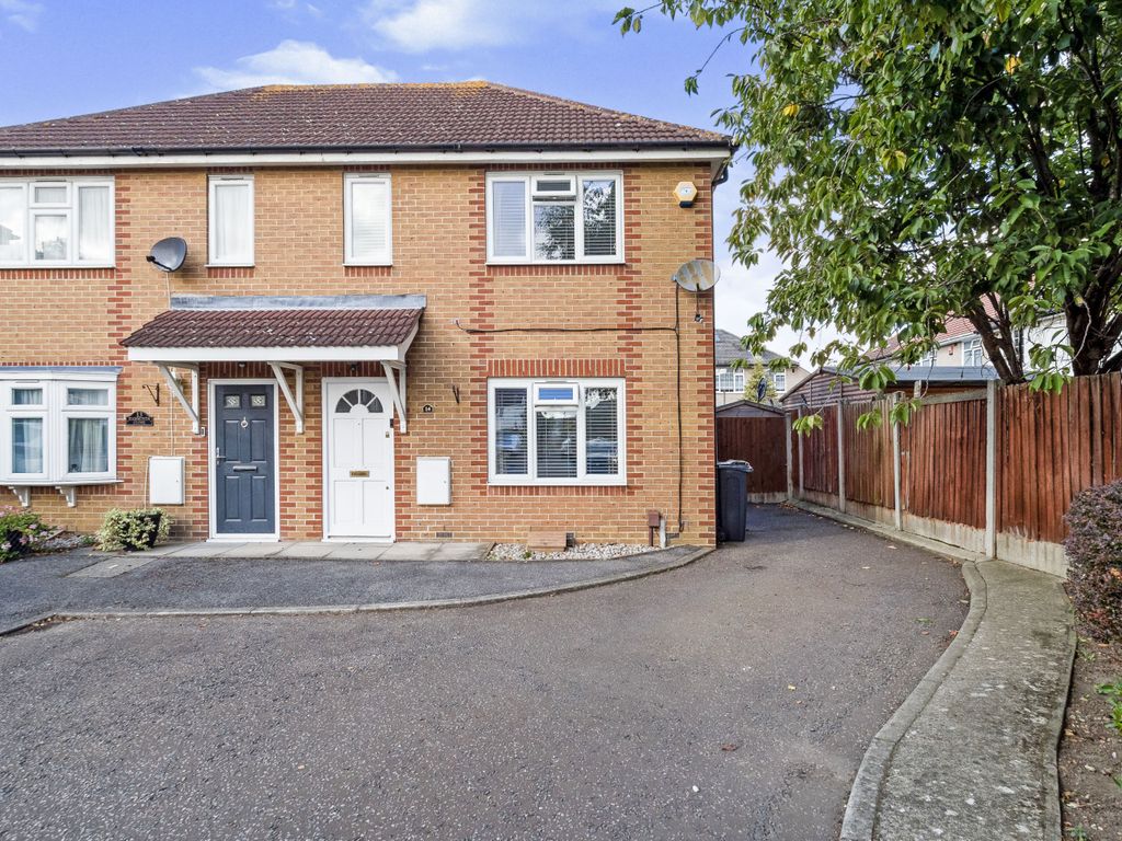 2 bed semidetached house for sale in Hammonds Close, Dagenham RM8 Zoopla