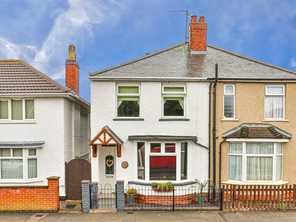 3 bed semidetached house for sale in Shakespeare Road, Kettering NN16