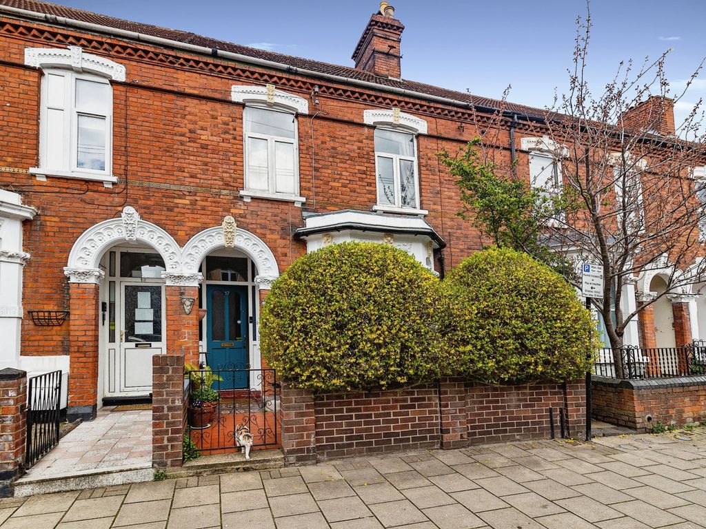5 bed terraced house for sale in Grafton Road, Bedford MK40 Zoopla