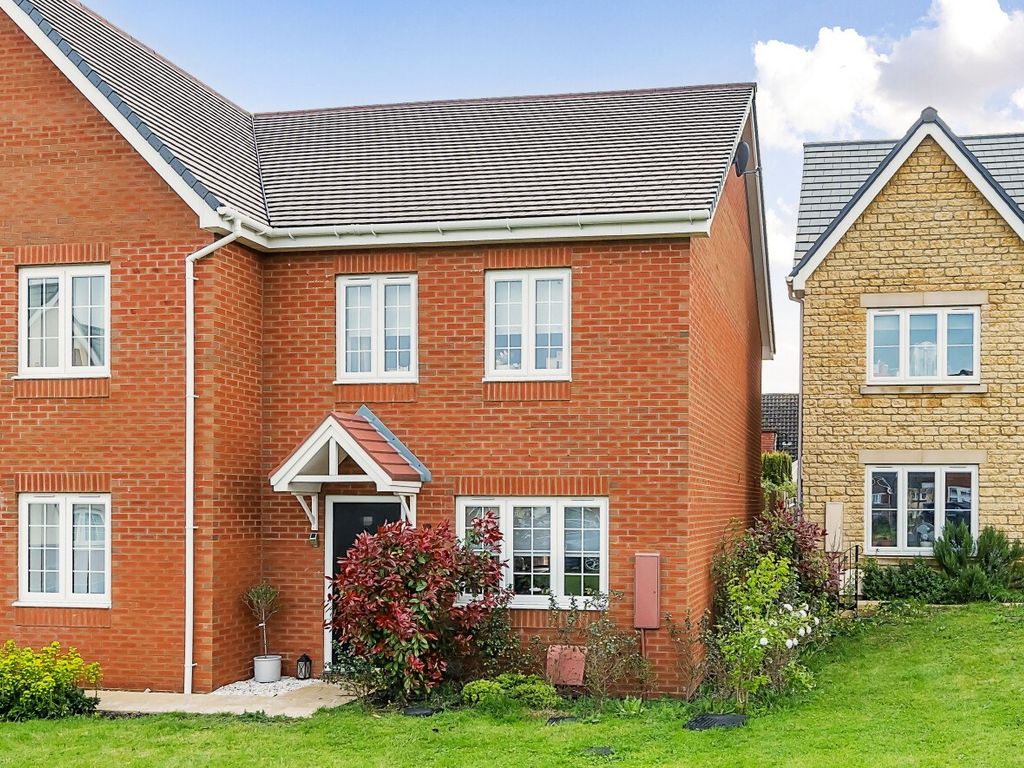 2 bed semidetached house for sale in Mary Shunn Way, Wantage OX12, £134,000 Zoopla