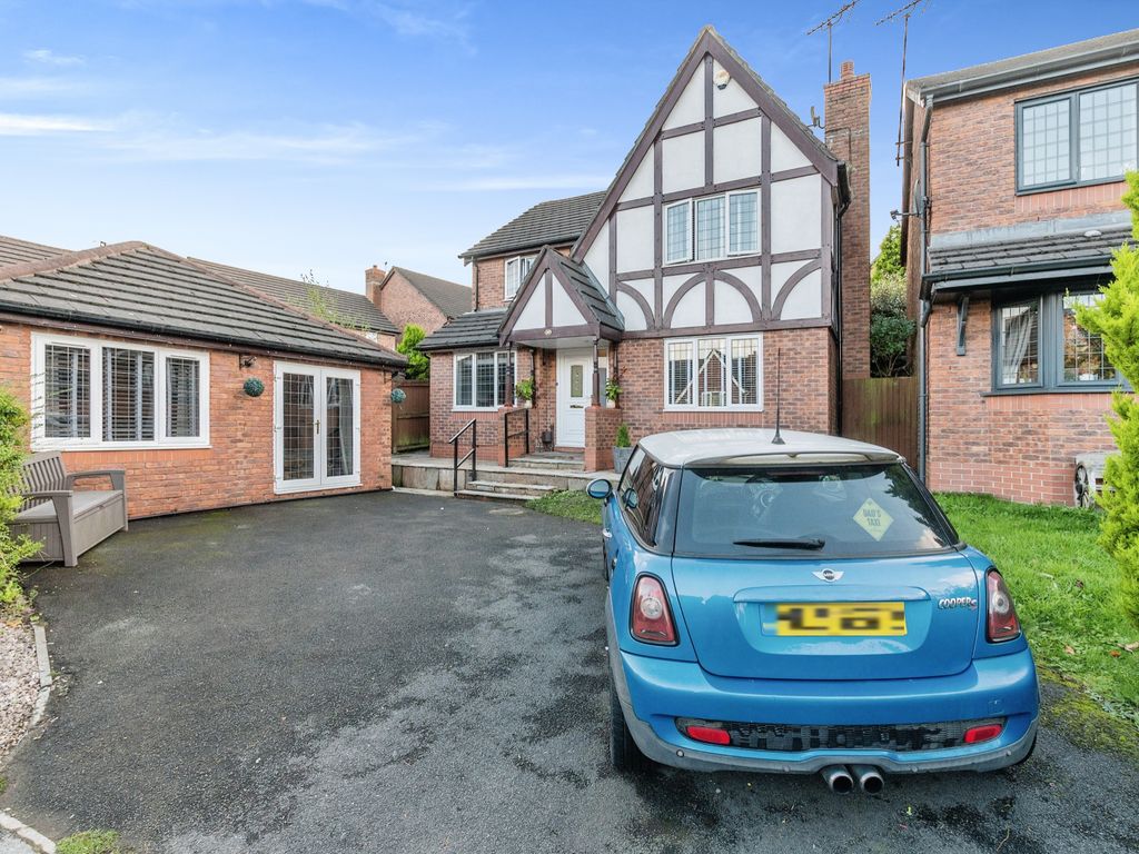 4 bed detached house for sale in Ashwood Avenue, Blackburn BB2, £