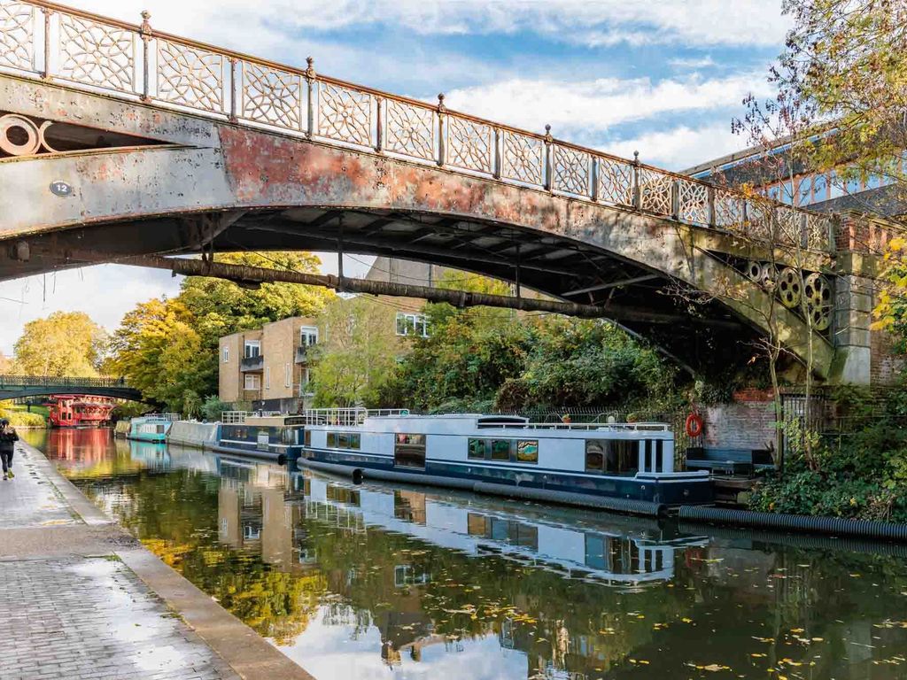 2 bed houseboat for sale in Prince Albert Road, London NW1, £600,000